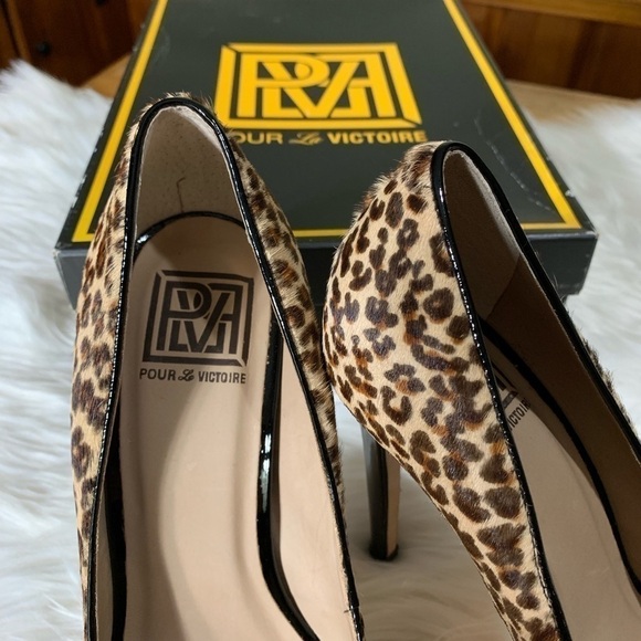 POUR La Victoire Ivette Leopard Pattern PU Hi Heel - Picture 5 of 8